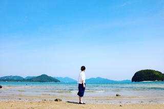 海と女性.jpg
